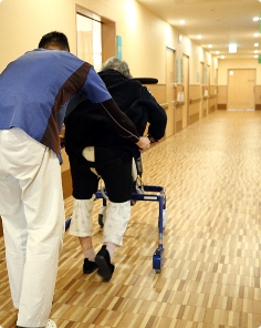 免荷式リフトを使用した歩行訓練